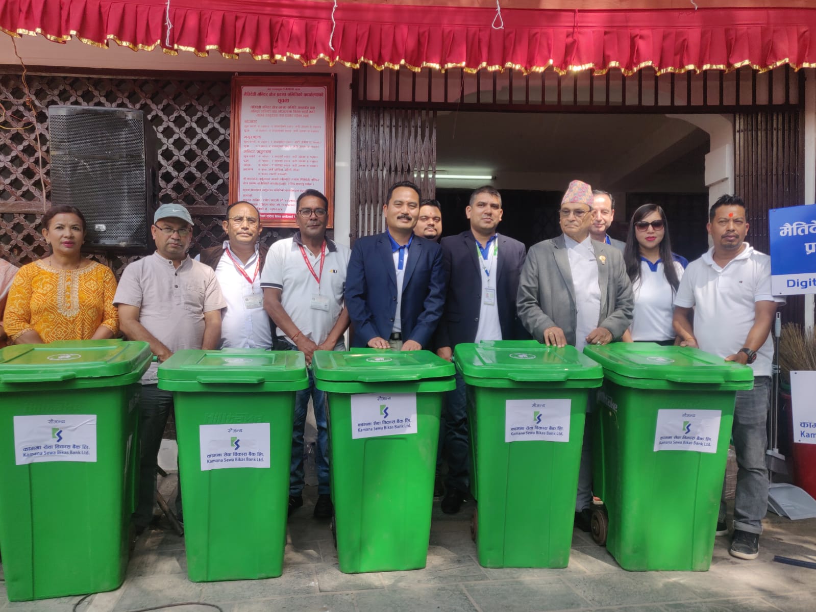 कामना सेवाद्वारा मैतिदेवी मन्दिरलाई सरसफाई सामाग्री र डिजिटल दान पेटिका हस्तान्तरण