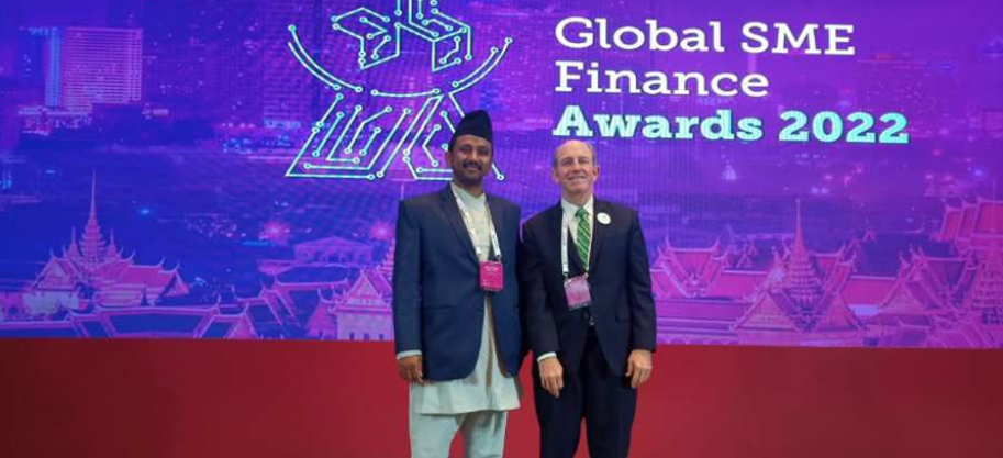 नबिल बैंक ग्लोबल एसएमई फाइनान्स अवार्ड २०२२ बाट सम्मानित