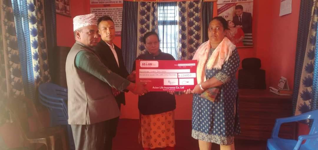 एशियन लाइफ धरान शाखाद्धारा मृत्यु दाबी भुक्तानी