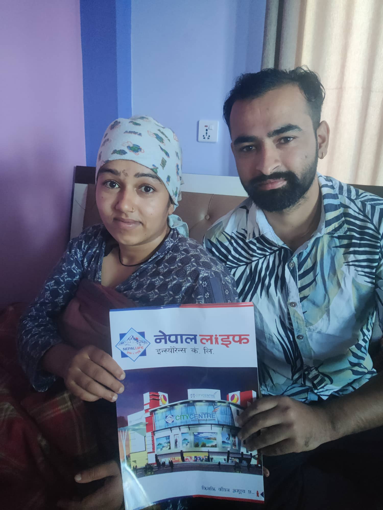 छोराको न्वारनकै दिन २० लाखको बीमा पोलिसी उपहार, भकुण्डेका गौतमले श्रीमतिलाई दिए सरप्राइज