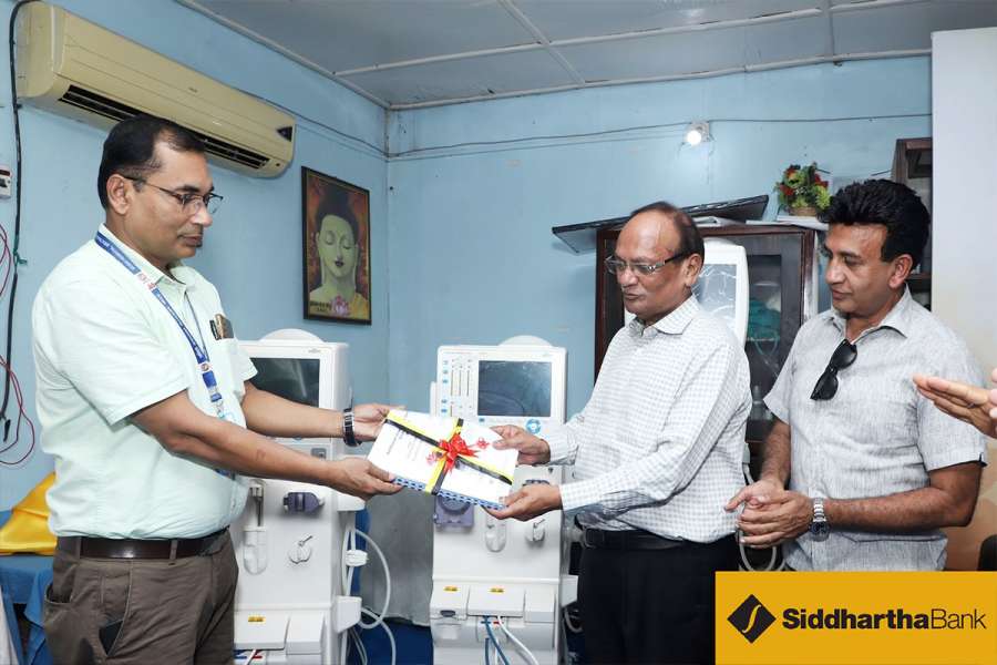 सिद्धार्थ बैंकद्धारा कोशी अस्पताललाई ३ थान हेमोडायलाइसीस मेसिन हस्तान्तरण