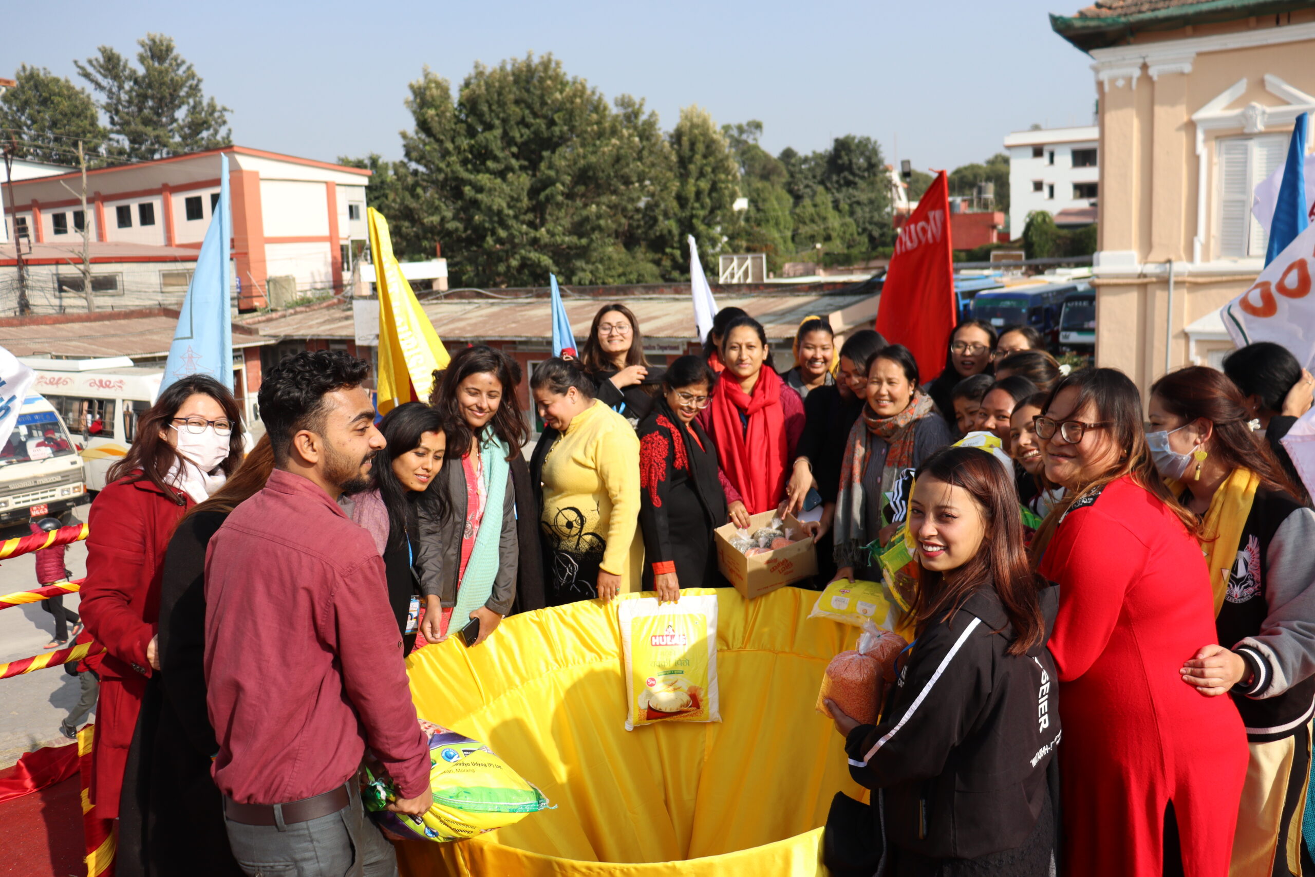 डीएभी विद्यालय परिवार सहभागी बन्यो बृहत अन्नदानमा