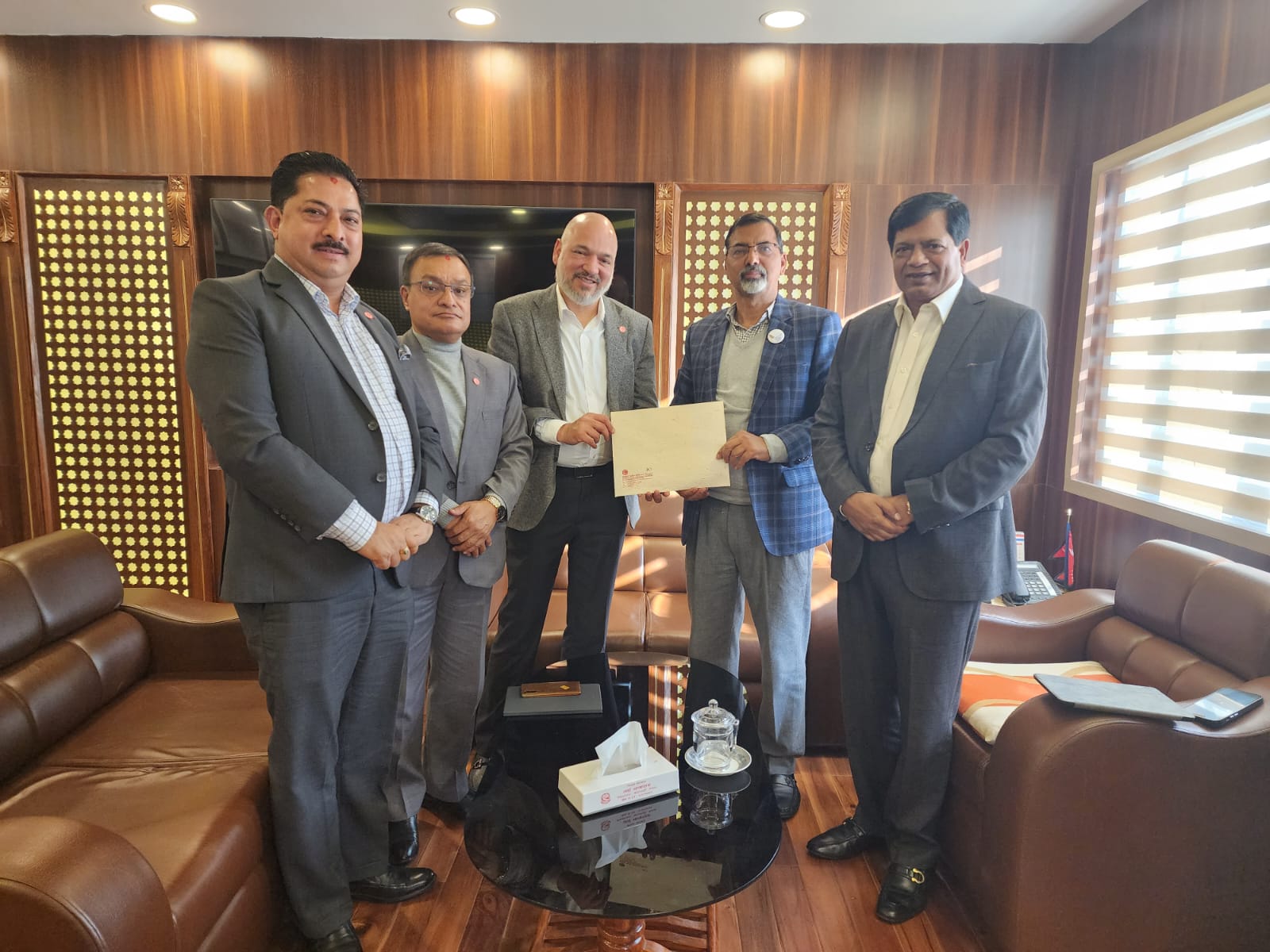 अर्थतन्त्र जोगाउनका लागि समन्वय एवं सहकार्य गर्न अर्थमन्त्रीलाई व्यवसायीको आग्रह