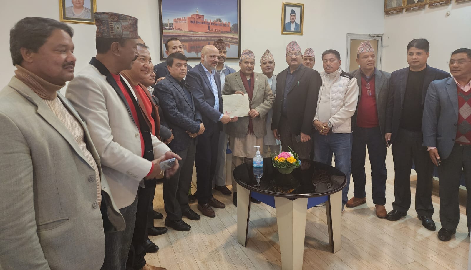 महासंघ र गर्भनर विच भेटवार्ता, अर्थतन्त्र जोगाउन आग्रह