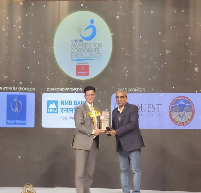 नेशनल लाइफ एइआरएम अर्वाड फर कर्पोरेट एक्सिलेन्ट २०२२ बाट सम्मानित