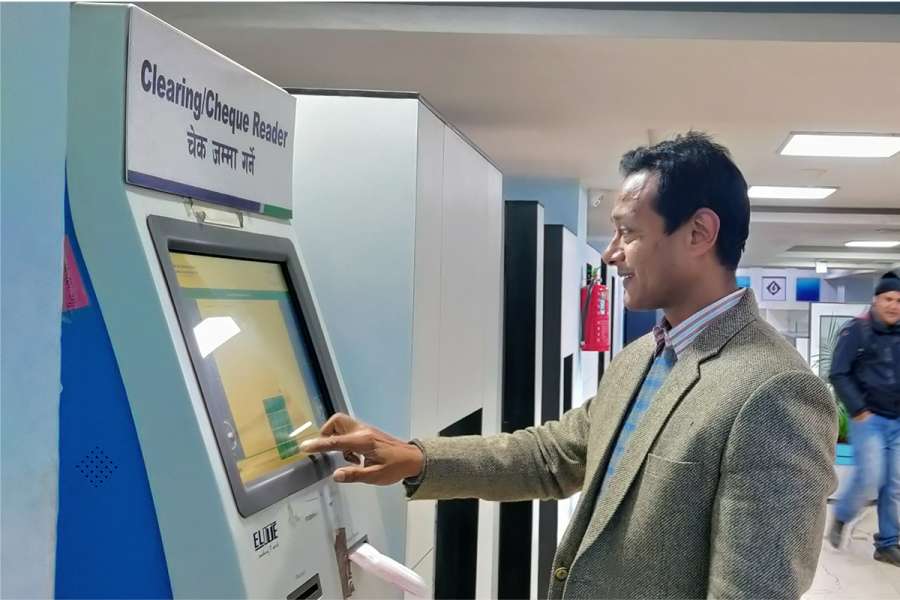 बैंक अफ काठमाण्डूले शुरु गर्यो क्लियरिङ्गका चेक मेसिनबाट जम्मा गर्ने सेवा