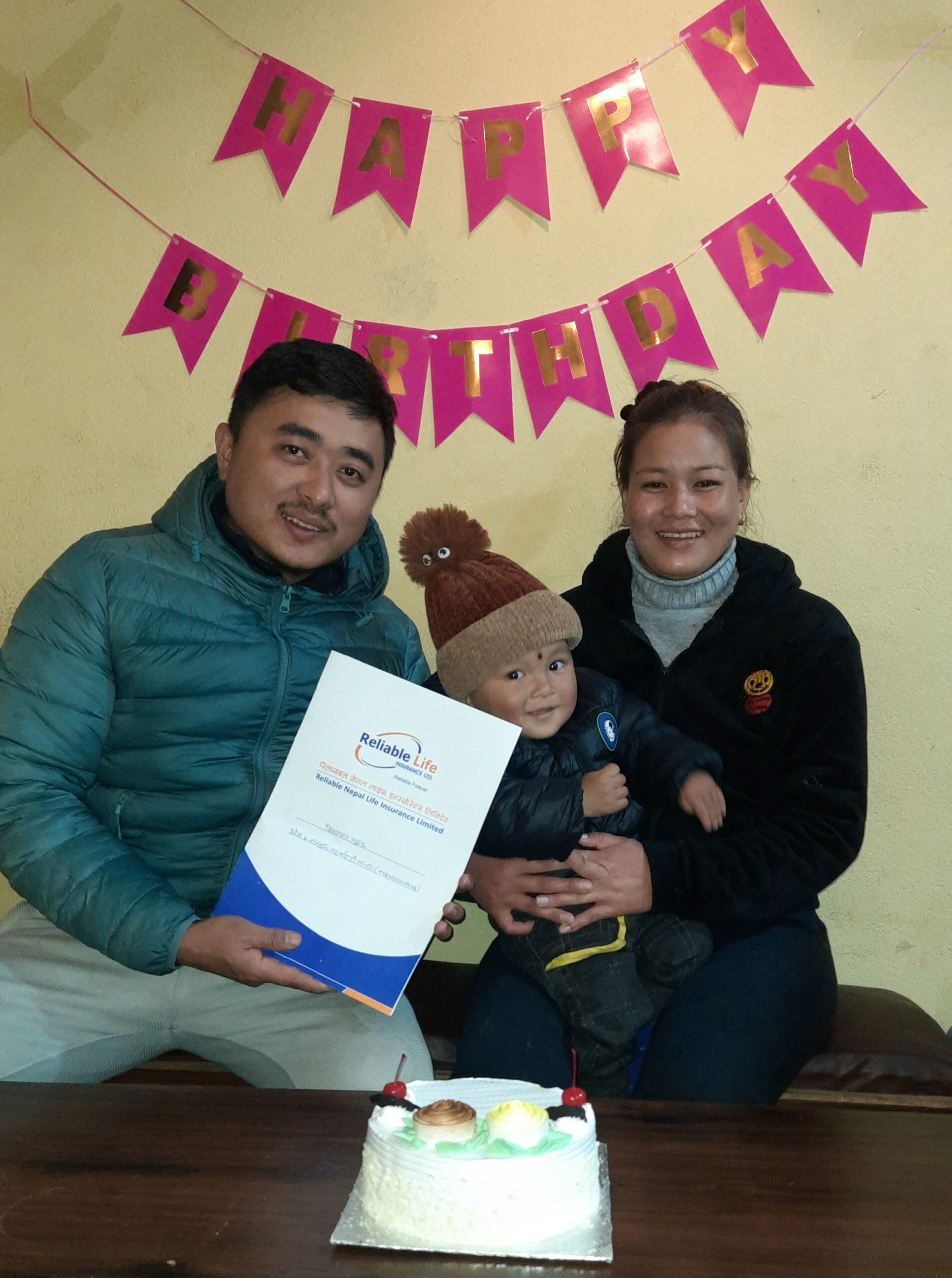 गुरुङका दम्पत्तिले छोराको जन्मदिनमा दिए बीमा पोलिसी उपहार