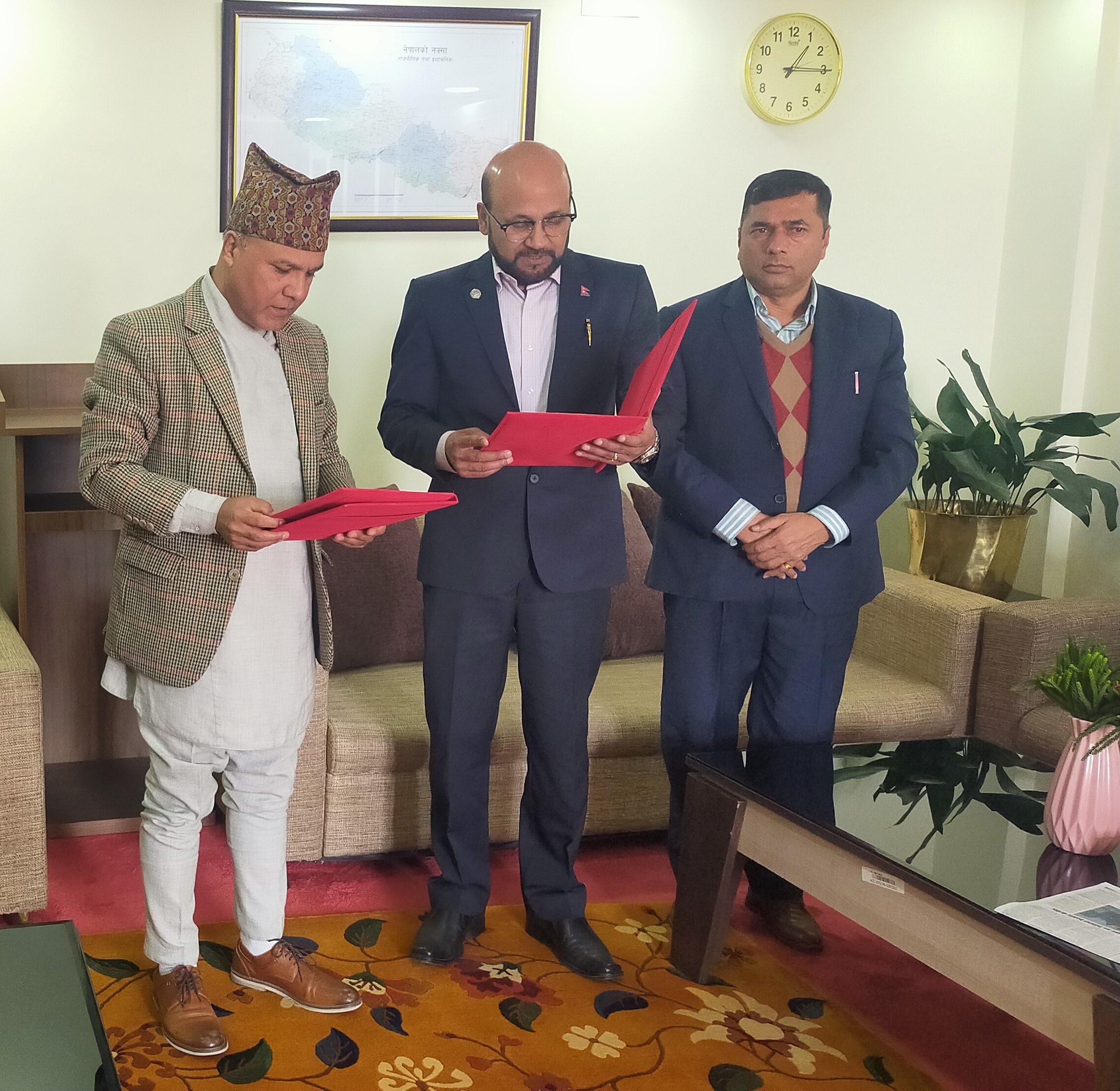 लुम्बिनी विकास बैंकका नवनियुक्त अध्यक्ष भट्टराईले लिए शपथ