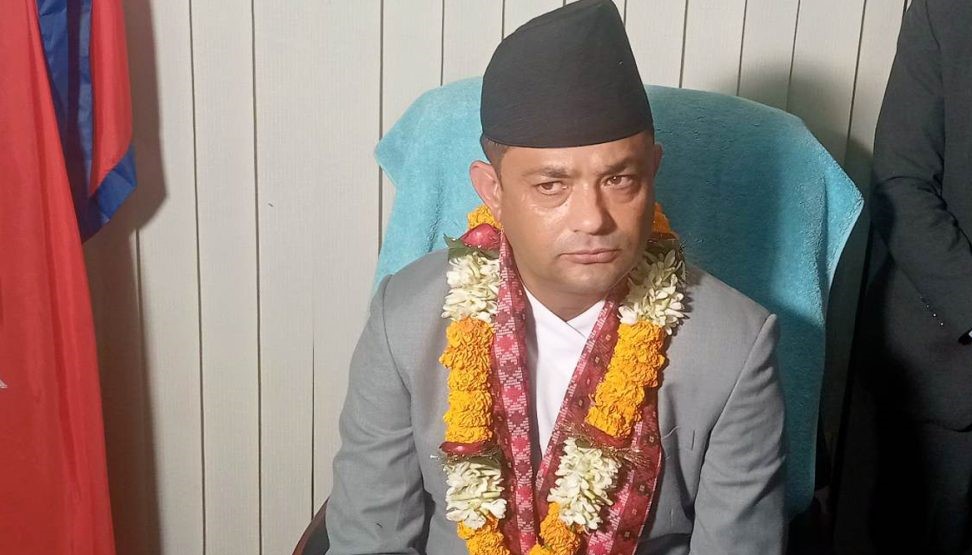 स्वास्थ्य बीमालाई प्रभावकारी बनाउने नवनियुक्त स्वास्थ्यमन्त्री गिरीको प्रतिवद्धता