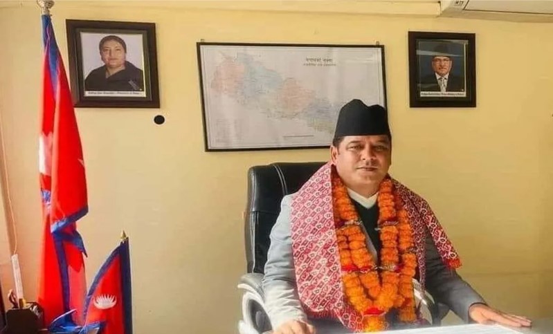 नवनियुक्त उद्योग, वाणिज्य तथा आपूर्ति मन्त्री दामोदर भण्डारीद्धारा पदभार ग्रहण