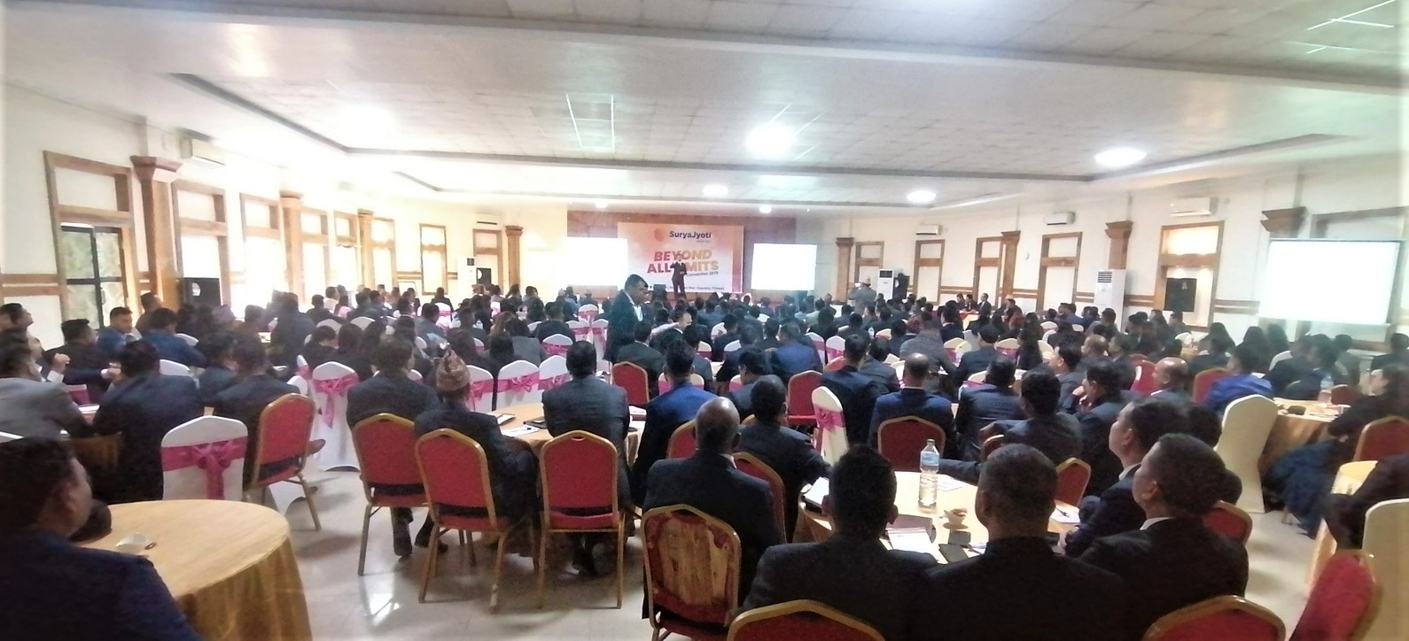 उत्कृष्ट कर्मचारीलाई सम्मान गर्दै सकियो सुर्यज्योतिको सेल्स कन्भेन्सन तालिम