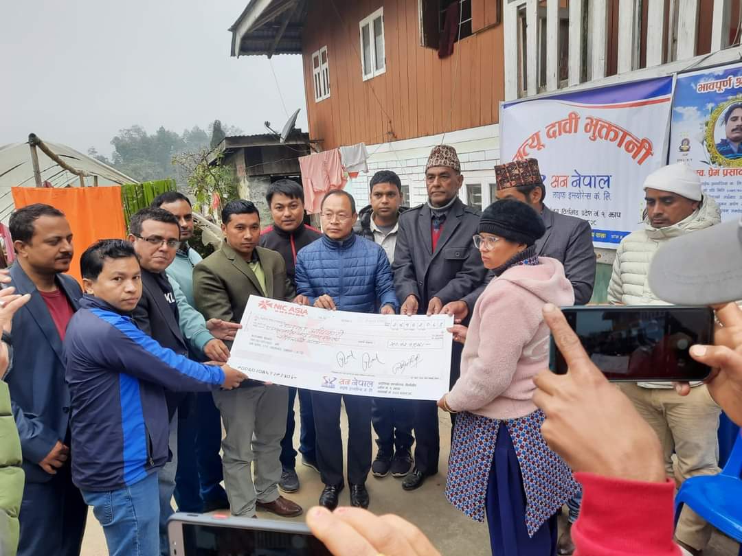 संसद भवन अगाडी आत्मदाह गरेका आचार्यको परिवारलाई सन नेपालले गर्यो ५० लाखको मृत्यु दाबी भुक्तानी