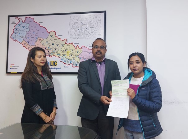 यति एयरलाईन्स दुर्घटनाः एलआइसी नेपालले भुक्तानी गर्यो मृतकका  परिवारलाई बीमा रकम