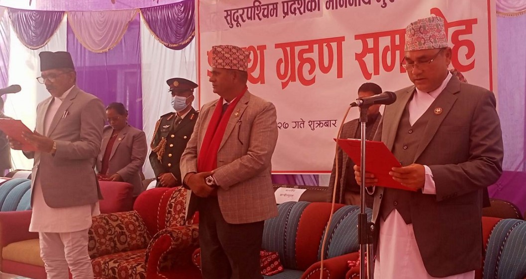 सुदूरपश्चिम प्रदेशको मन्त्रीमण्डल गठनसँगै नव नियुक्त मुख्यमन्त्री शाहले लिए शपथ