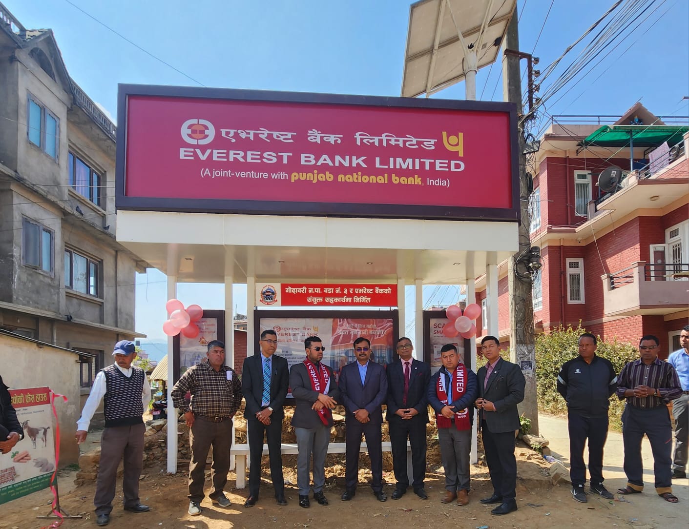 एभरेष्ट बैंकद्वारा टौखेल ललितपुरमा सोलार बस स्टयान्डको उद्घाटन