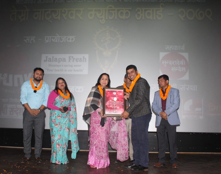 तेस्रो नाट्यश्वर म्युजिक अवार्ड २०७९ बाट तारुके सम्मानित