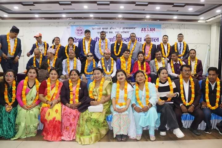 एशियन लाईफ इन्स्याेरेन्सकाे अभिकर्ता संघमा लामिछानेकाे नेतृत्वमा १३ सदस्यीय कार्य समिति