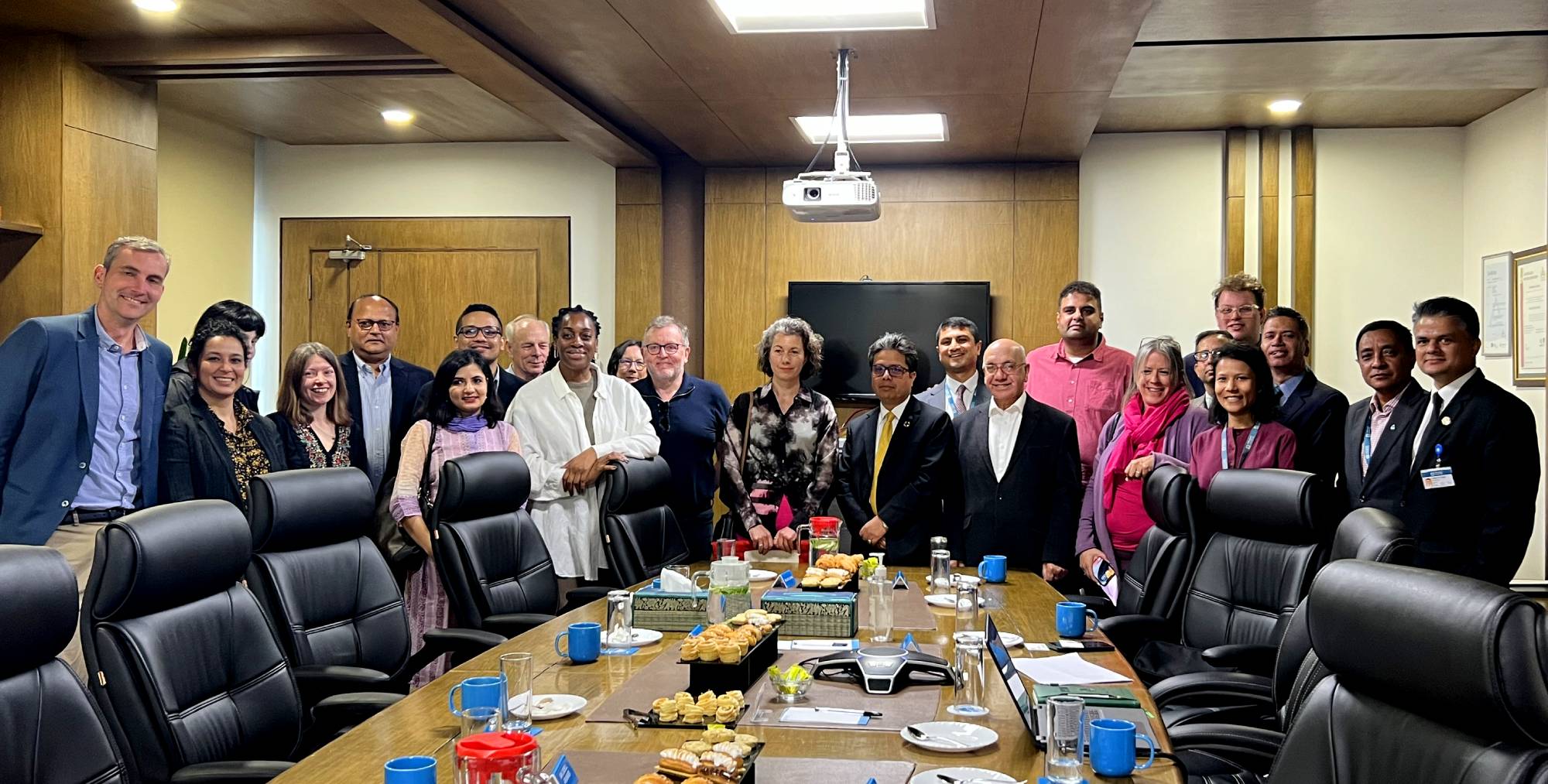 बेलायतको संसदीय प्रतिनिधि मण्डलद्वारा एनएमबि बैंकको भ्रमण