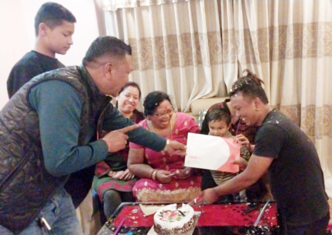 रियानले आफ्नो जन्मदिनमा पाए १५ लाखको बीमा पोलिसी उपहार