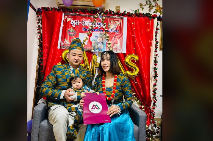 राईका दम्पत्तिले छोराको अन्नप्राशनमा दिए १९ लाखको बीमा पोलिसी उपहार