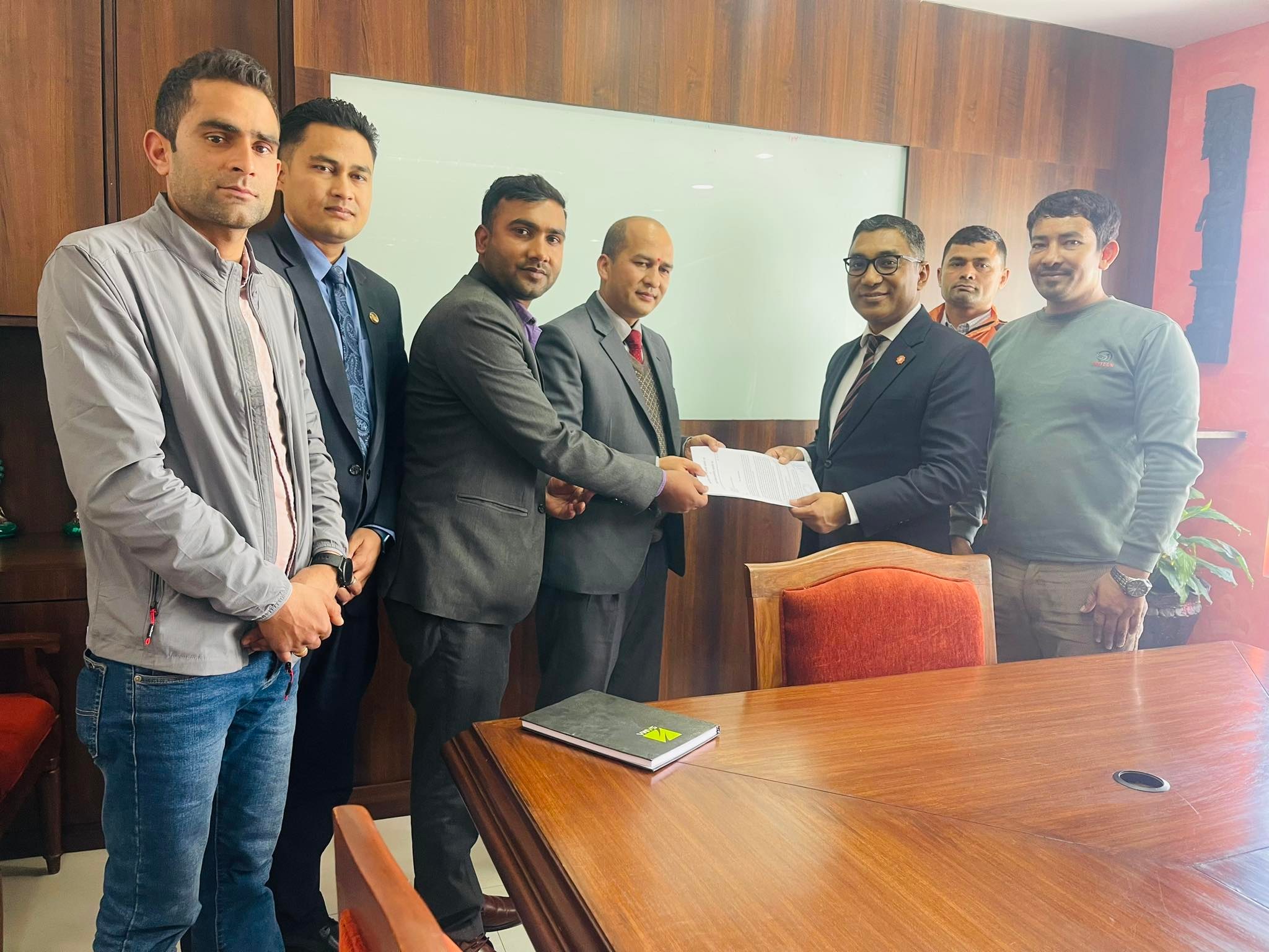 प्राइम र गुँरासका कर्मचारीले सम्मानजनक समायोजनको माग गर्दै गराए ध्यानाकर्षण