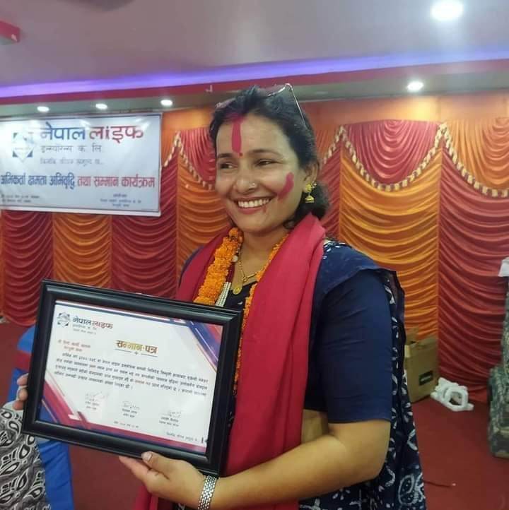 बरिष्ठ एजेन्सी म्यानेजर गीता कार्की जो जीवनभर अभिकर्ता पेशामा लाग्ने अठोटमा छिन्