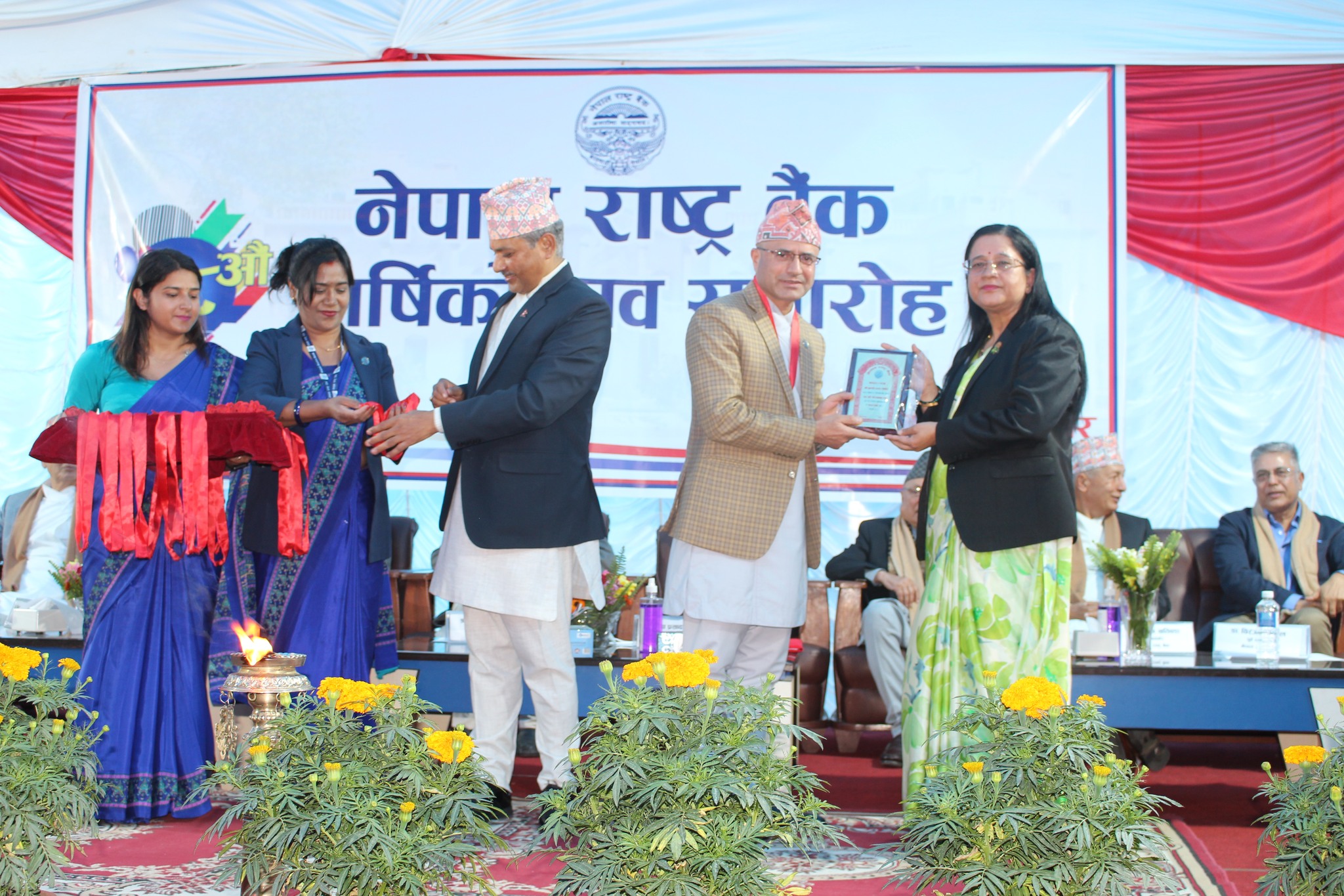 राष्ट्र बैंकका पण्डितले पाए सर्वोत्कृष्ट पुरस्कार