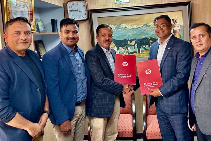 लक्ष्मी कमर्शियल भेहिकल्स र एभरेष्ट बैंकबीच सम्झौता