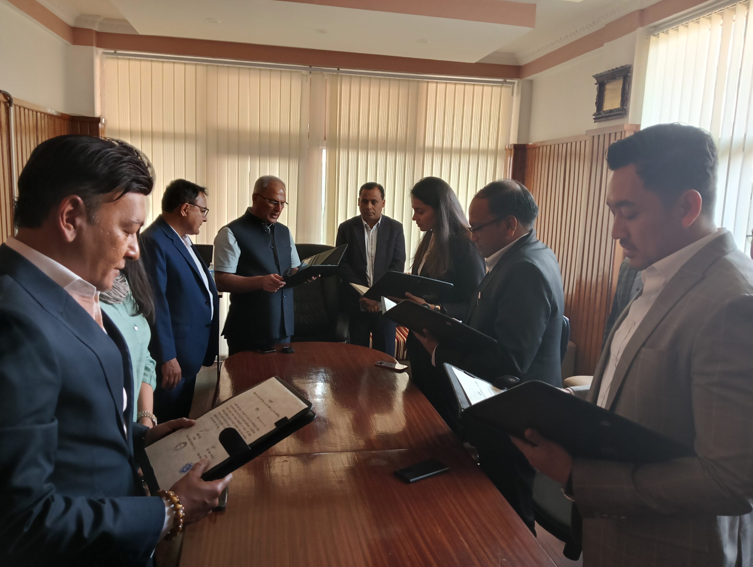 चार लघुबीमा कम्पनीका अध्यक्षले ग्रहण गरे सपथ