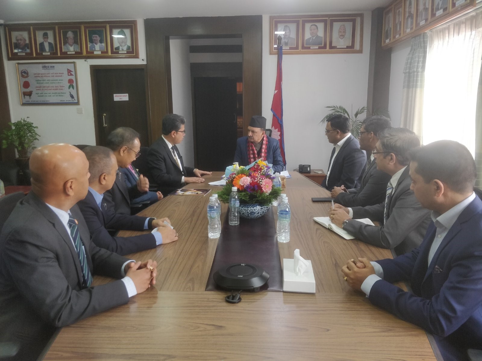 अर्थमन्त्री र बैंकर्स विच भेटघाट, अर्थतन्त्रमा देखापरेका चुनौतीको समाधान गर्न एकजुट हुन