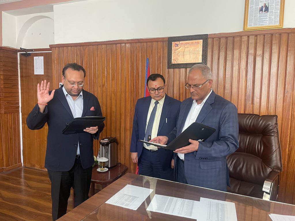 हिमालयन लाइफका नव नियुक्त अध्यक्ष अग्रवालले लिए पद तथा गोपनियताको शपथ