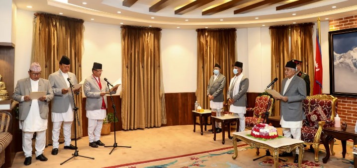 नवनियुक्त तीन मन्त्रीले लिए पद तथा गोपनीयताको शपथ