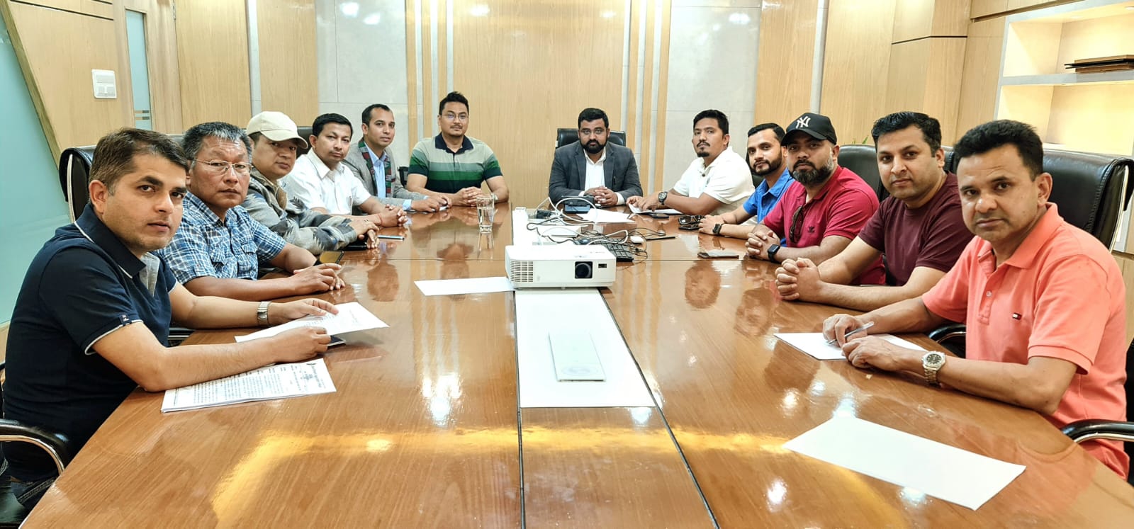 नयाँ ब्रोकरले बनाए सागर ढकालको नेतृत्वमा छुट्टै ब्रोकर एसोसिएसन, पुरानाको हेपाईलाई संयुक्त प्रतिवाद गर्ने