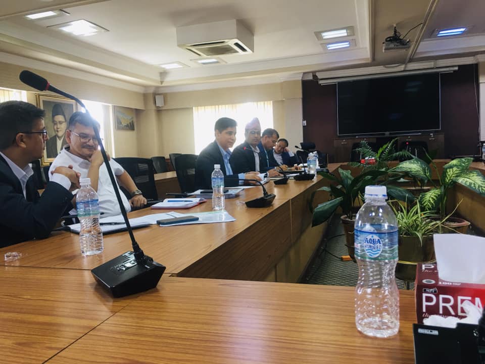 लगानीकर्ताको आन्दोलन पछि शेयर कारोबार ठप्प, अर्थमन्त्री सँग वार्ता सुरु