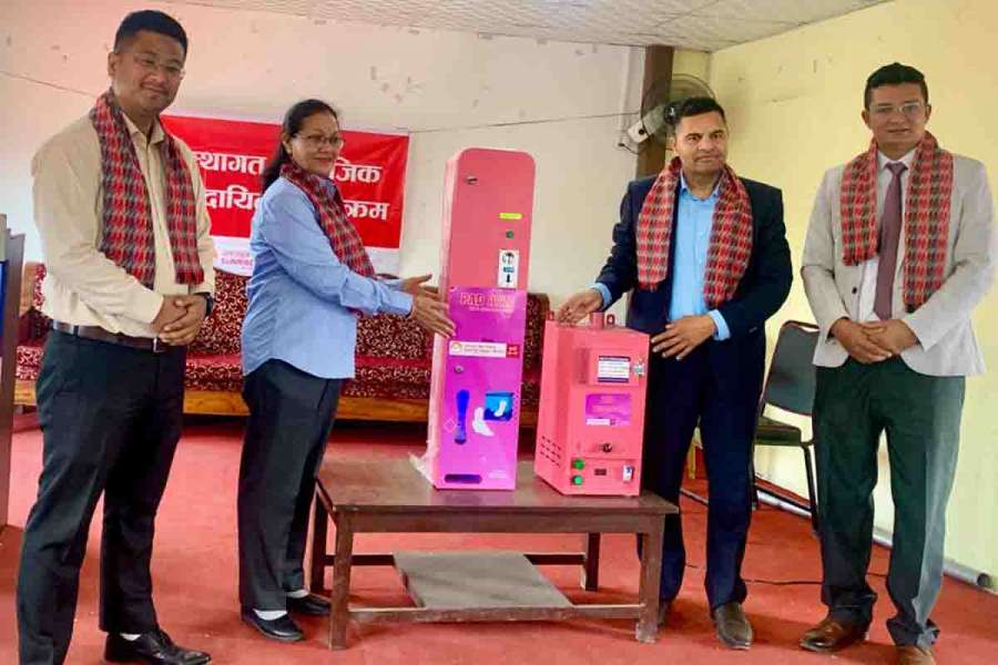 विभिन्न विद्यालयहरुमा सनराइज बैंकले प्रदान गर्यो प्याड एटिएम