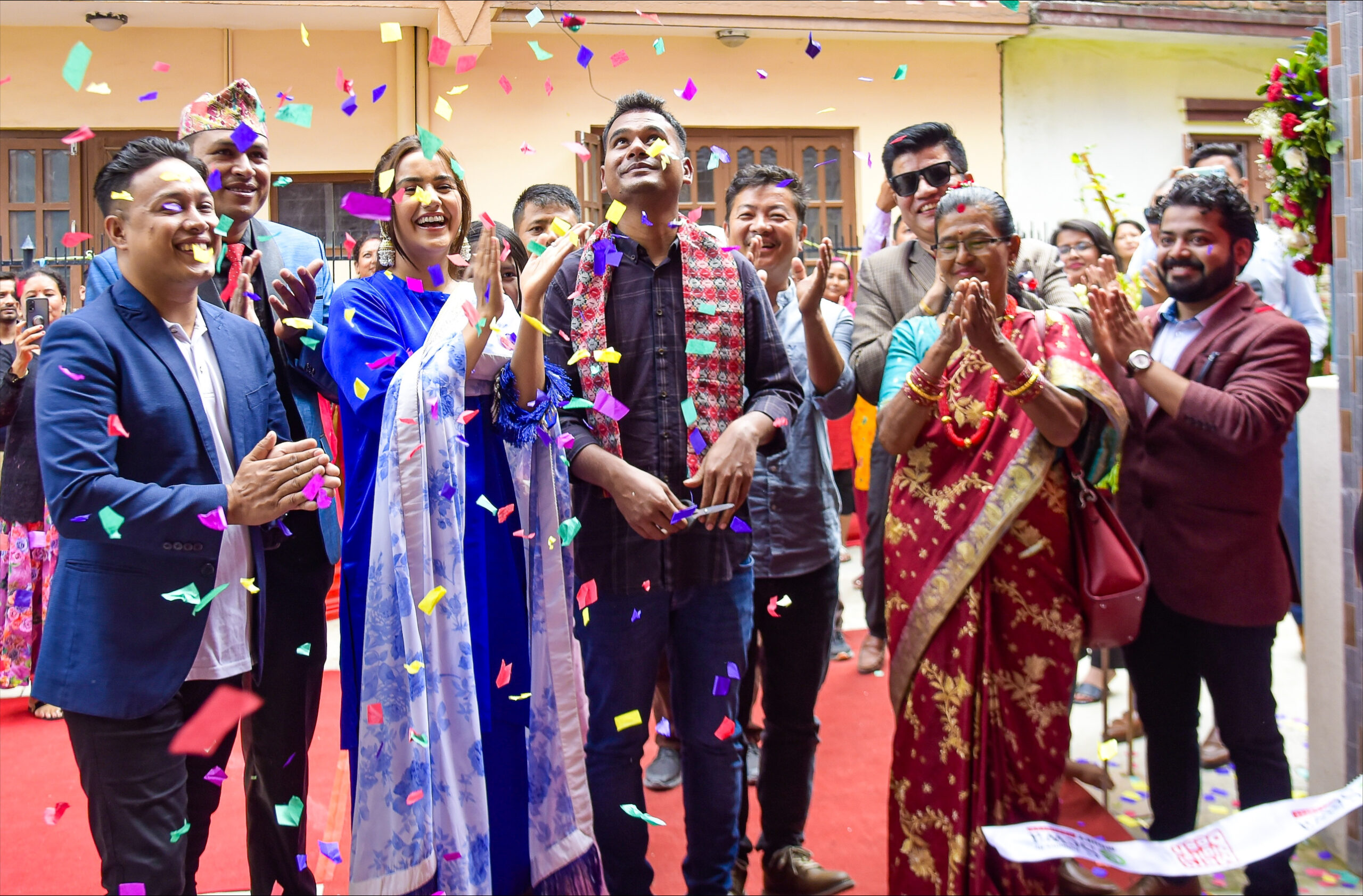 ईसेवाको मेरो डिजिटल देश अभियानका विजेता श्रेष्ठलाई घर हस्तान्तरण