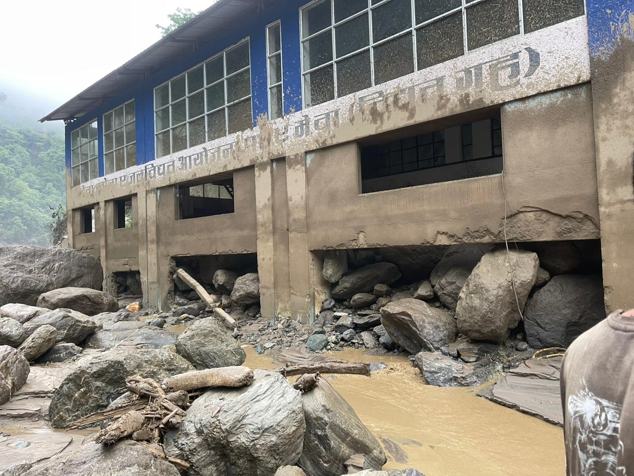 बीमा कम्पनीमा बाढीले क्षति पुर्याएका ३० भन्दा बढी जलविद्युत आयोजनाबाट ८ अर्ब भन्दा माथिको दाबी पर्ने