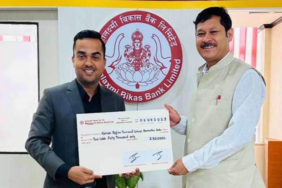 महालक्ष्मी विकास बैंकद्वारा विद्यार्थीलाई २ लाख ५० हजार छात्रवृत्ती प्रदान