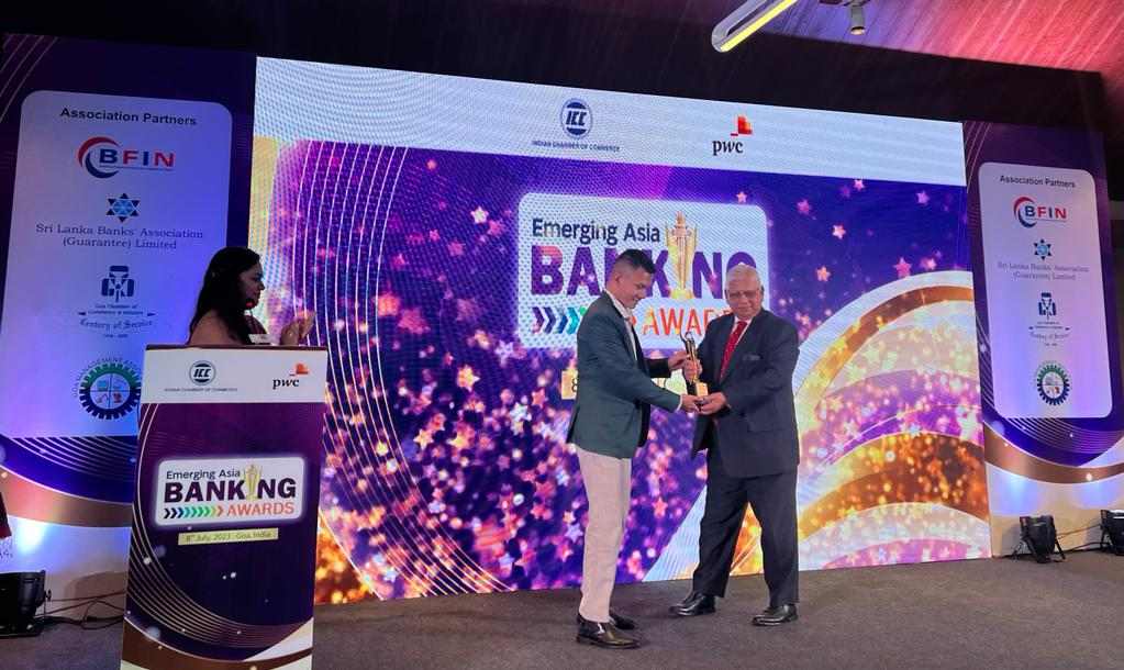 शाइन रेसुङ्गा डेभलपमेन्ट बैंकले पायो इमर्जिङ एशिया बैंकिङ अवार्ड