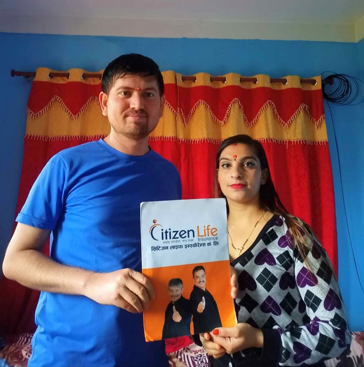 अनिशाले श्रीमानको जन्मदिनमा दिइन् १० लाखको बीमा पोलिसी उपहार