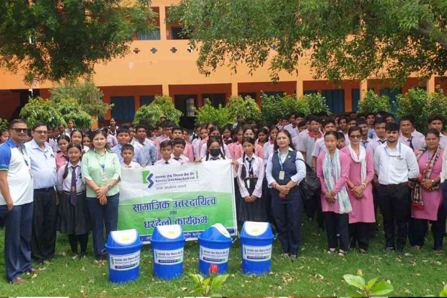 कामना सेवा विकास बैंकद्धारा डस्टबिन हस्तान्तरण