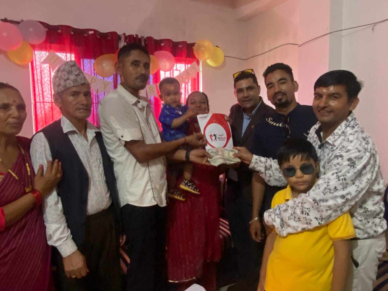 राम प्रसाद र सरस्वतिले छोराको जन्मदिनमा दिए १४ लाखको बीमा पोलीसी उपहार