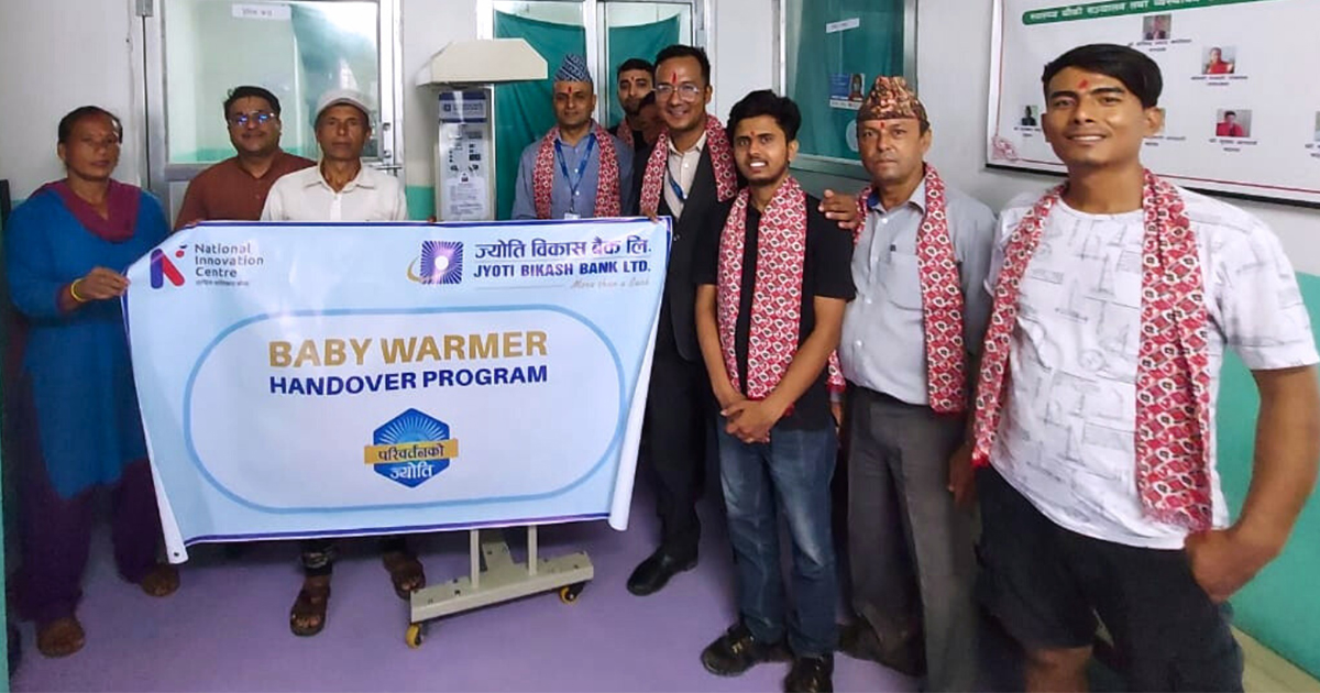 ज्योति विकास बैंकद्धारा अस्पताललाई बेबी वार्मर प्रदान