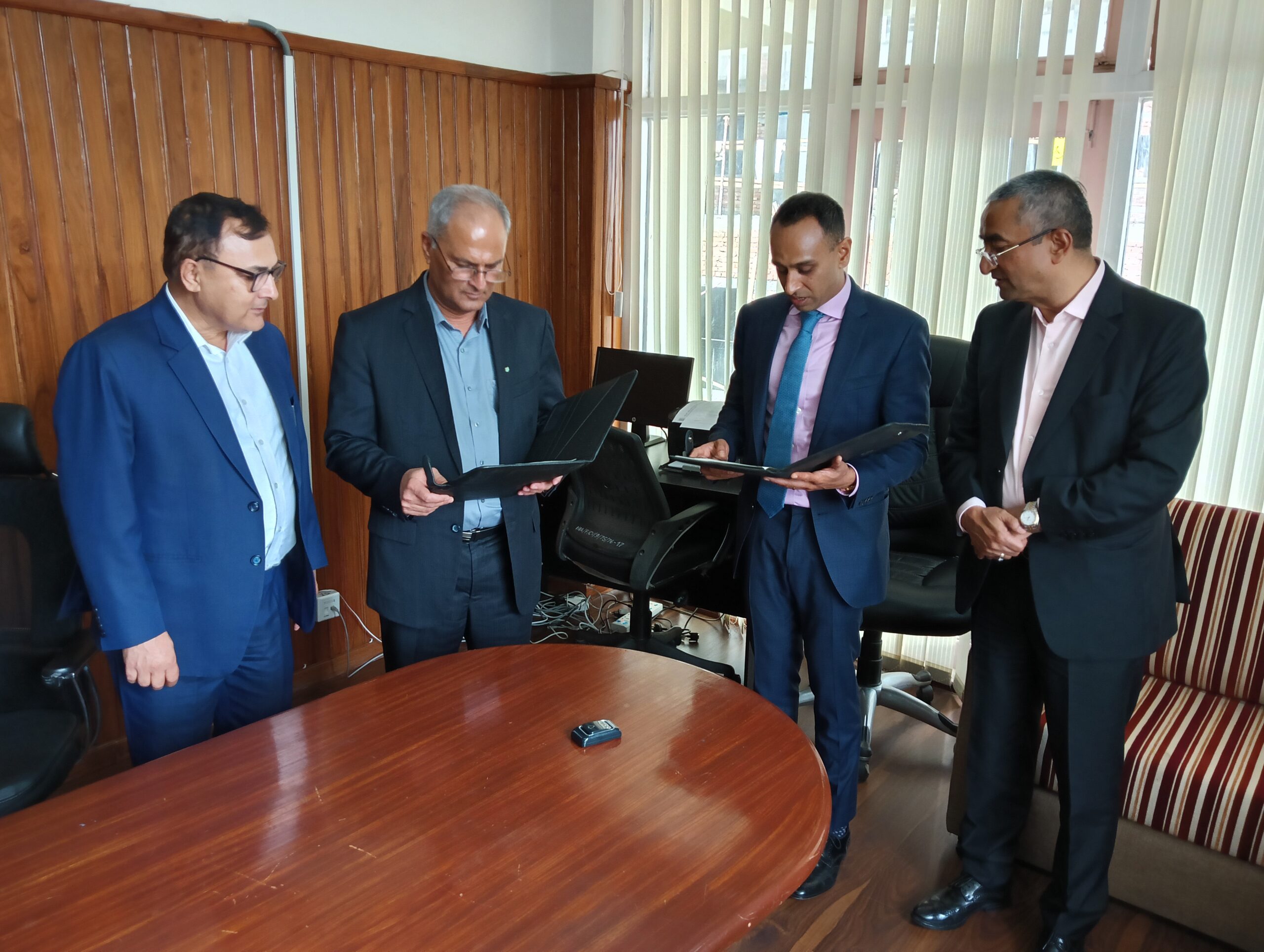 शिखर इन्स्योरेन्सका अध्यक्ष अग्रवालले ग्रहण गरे शपथ