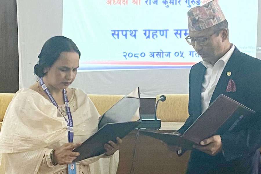 पोखरा फाइनान्सका नवनियुक्त अध्यक्ष गुरूङले लिए सपथ