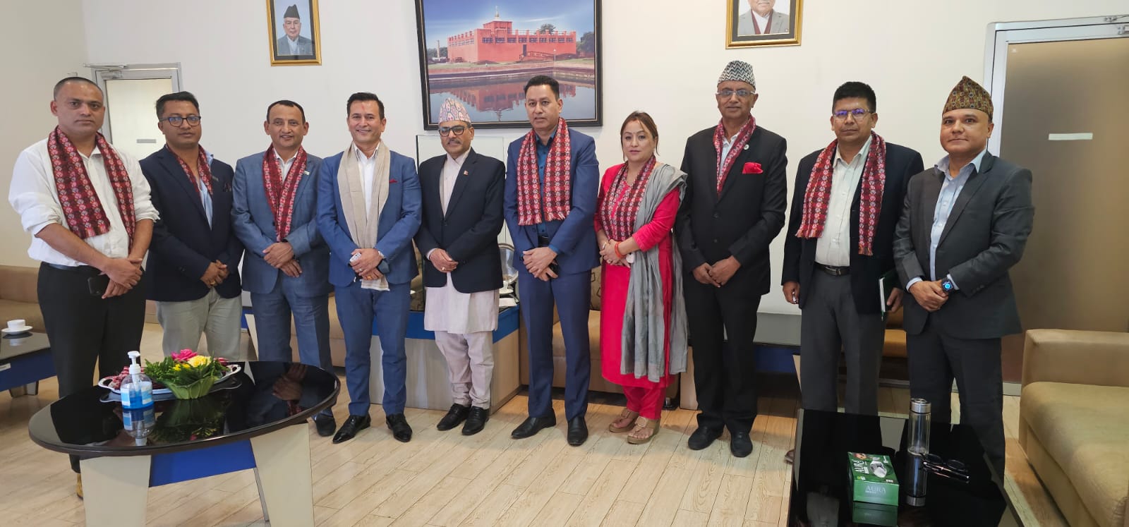 वार्षिक १२/१३ खर्बको विद्युत् निर्यात गरेर व्यापार घाटा अन्त्य हुनेमा विश्वस्त छुः गभर्नर अधिकारी