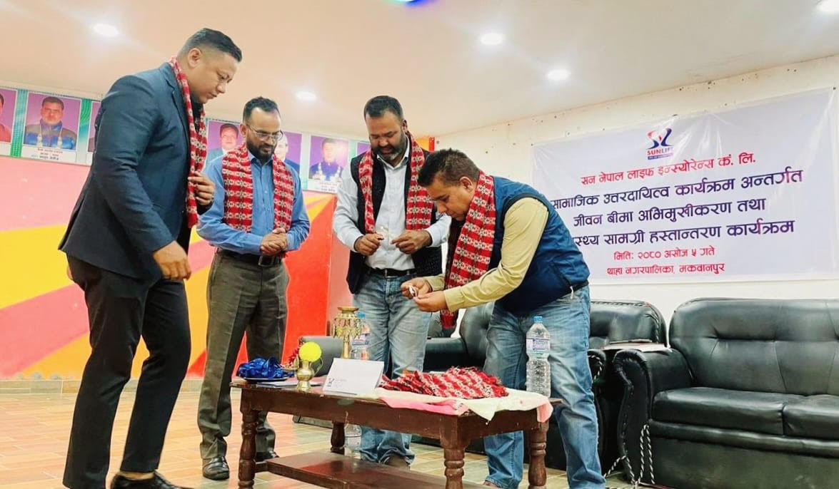 सन नेपाल लाइफद्धारा स्वास्थ सामाग्री बितरण
