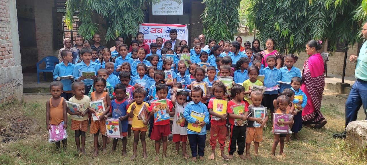 सन नेपाल लाइफद्धारा सामाजिक उतरदायित्व अन्तर्गत विद्यार्थीलाई सहयोग