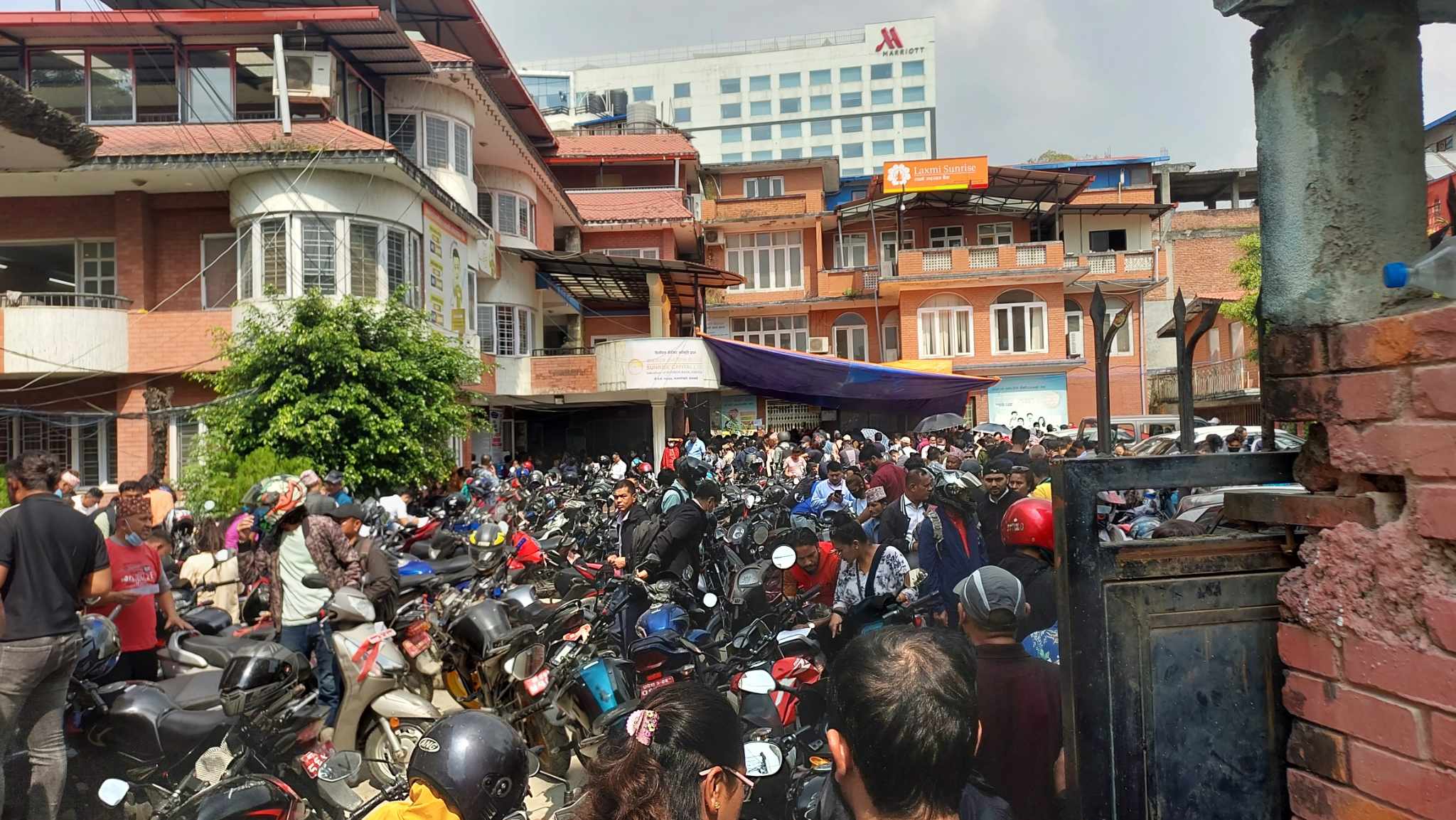 अप्पर तामाकोशीको हकप्रद भर्ने शेयरधनीहरुको भिड