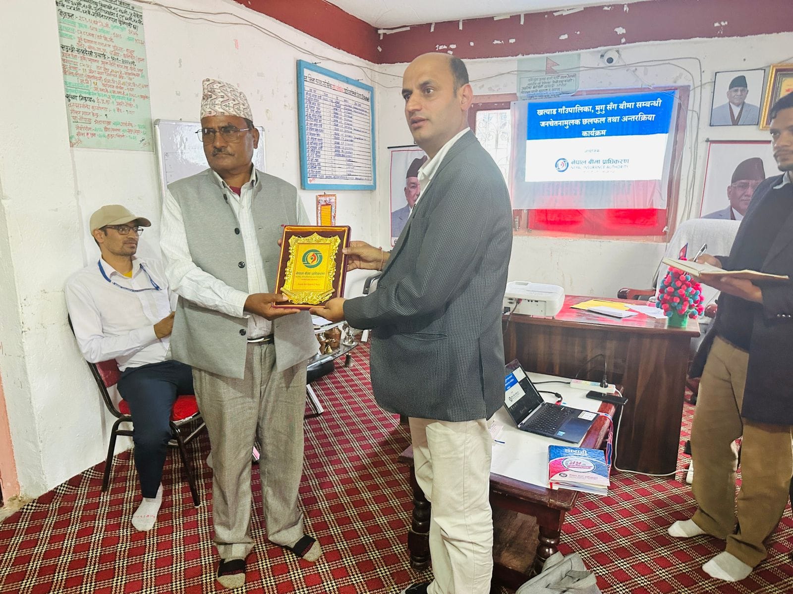 बीमा सम्बन्धी जनचेतनामुलक कार्यक्रम लिएर तीन विकट जिल्लाका विभिन्न स्थानीय तहमा पुग्यो बीमा प्राधिकरण